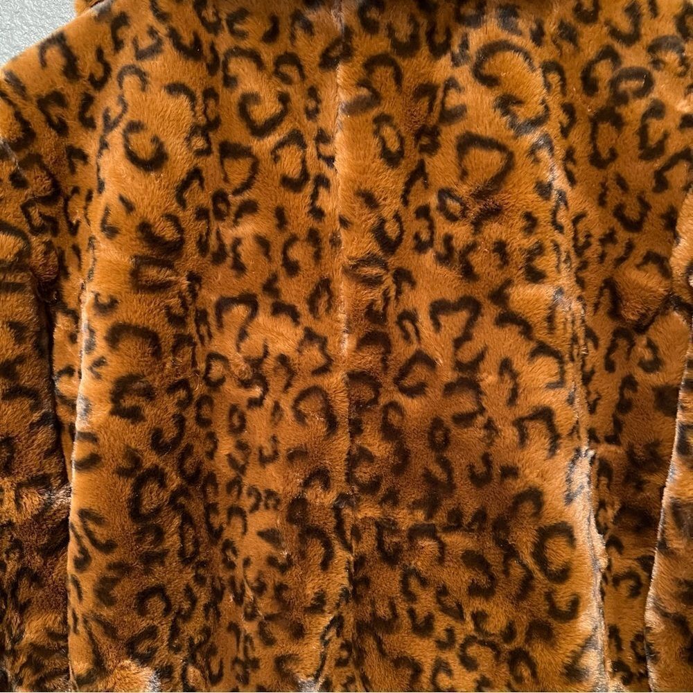 Revolve, Privacy Please Addison Coat in Leopard - Picture 7 of 12